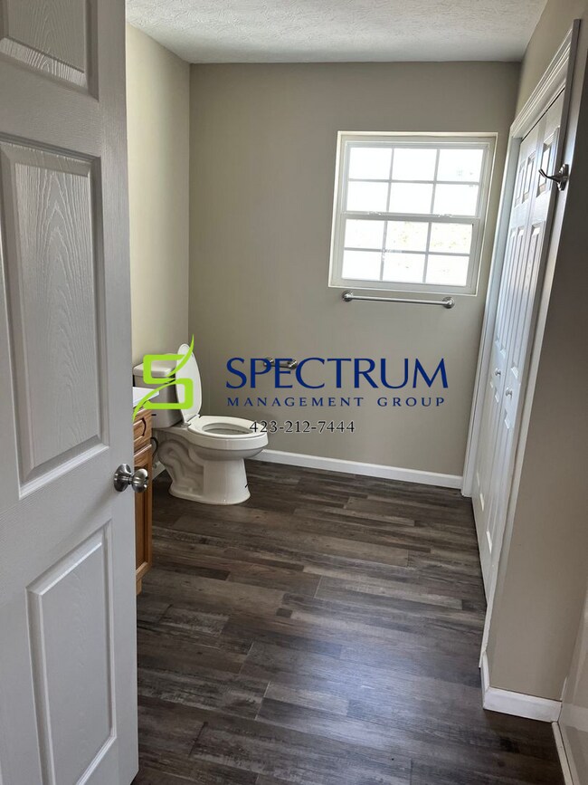 Building Photo - 3 bedroom 2 bath single family home