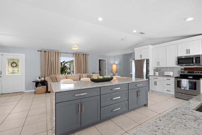 Building Photo - 3238 SW Constellation Rd