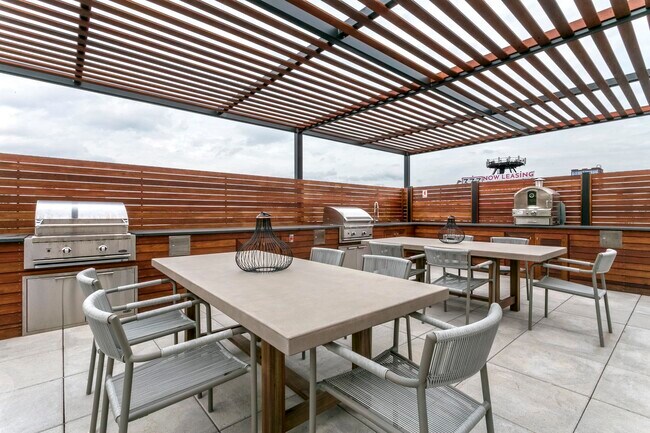 Building Photo - 372 9th St