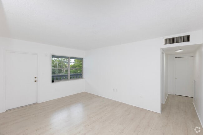 2BR, 1BA - 900SF - Livingroom - Sans Souci Tennis Apartments