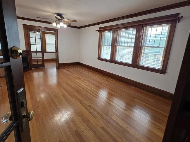 Building Photo - 40 Cottage Park Rd