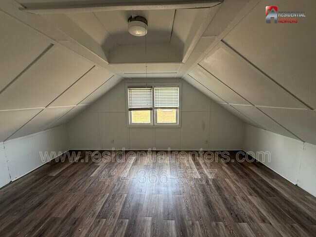 Building Photo - 6621 W Lincoln Ave