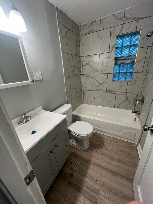 Building Photo - Spacious, Newly Updated 1-Bed Near UC & Downtown — Off-Street Parking, Radiant Heat