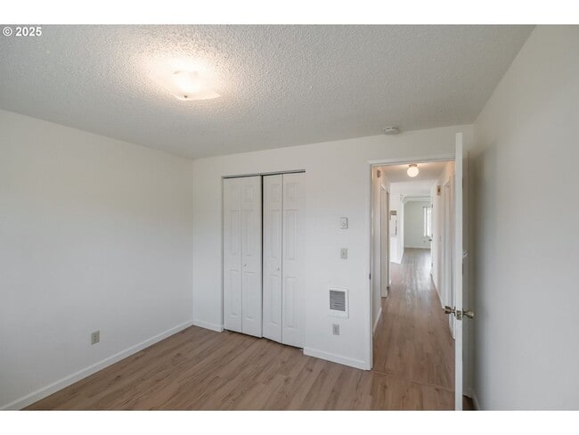 Building Photo - 3-bedroom 1 bath Single Level House