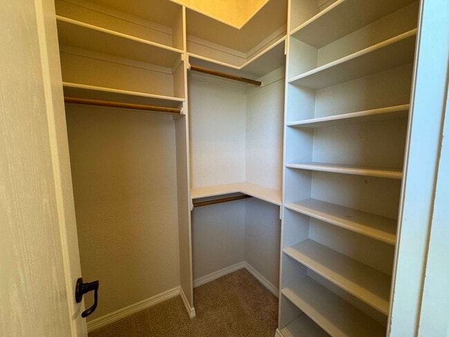 Building Photo - 1712 Iron Jacket Trail