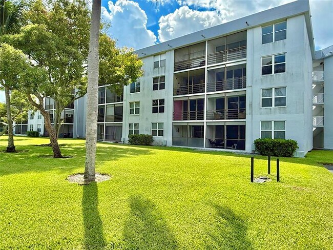 Building Photo - 114 Royal Pk Dr