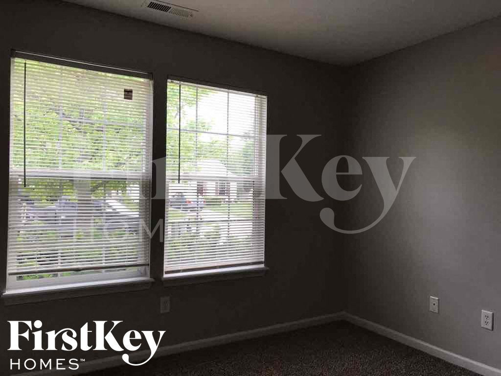 Building Photo - 5339 Greensward Ln