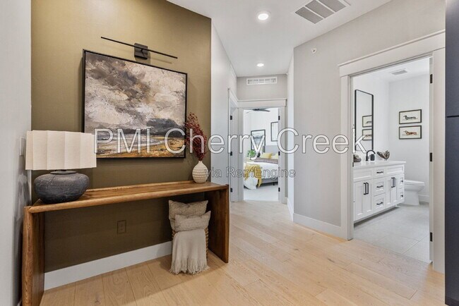 Building Photo - 356 E Orchard Rd