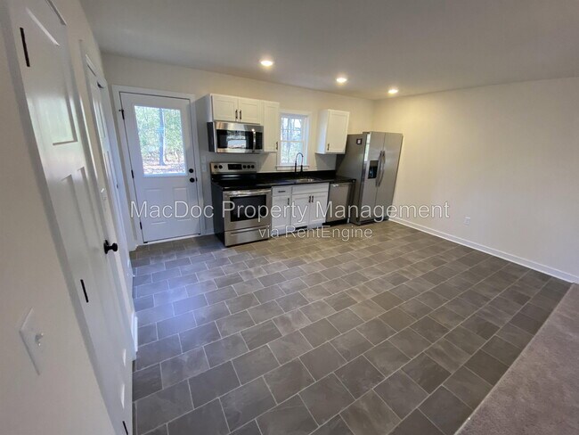 Building Photo - 170 Forest Grove Rd