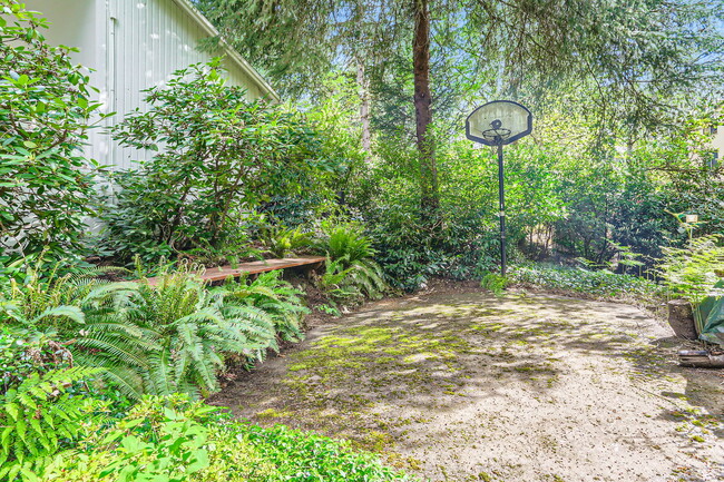 Building Photo - 1759 Marylhurst Dr