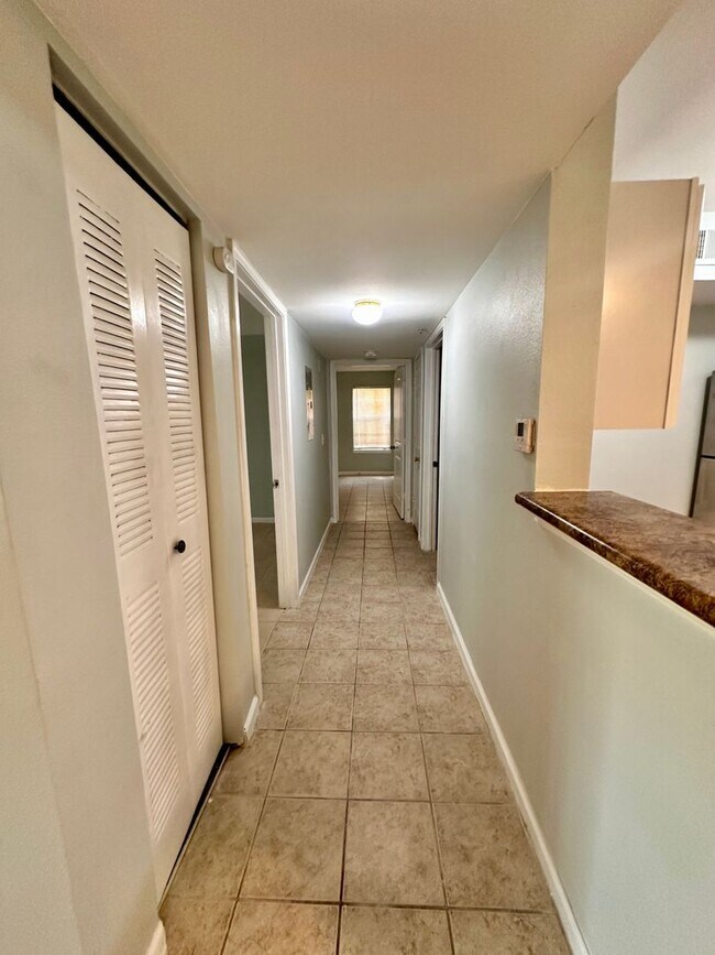 Building Photo - Spacious 2 Bed / 2 Bath Condo in Indian Lake – Ground Floor Unit