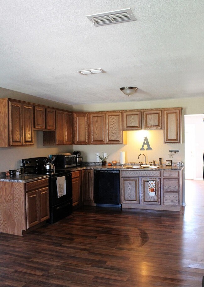 Building Photo - 2347 Edgemont Dr