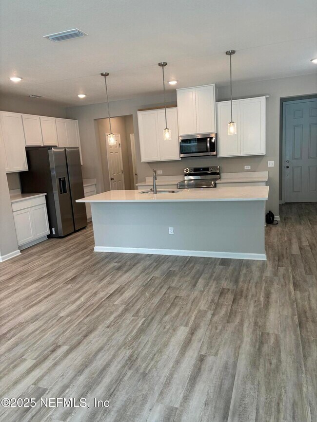 Building Photo - 6847 Mirage St