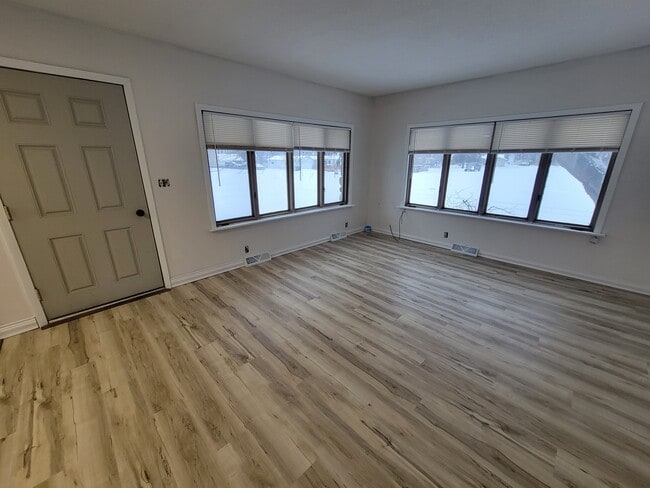 Building Photo - 802 Le Hillier St