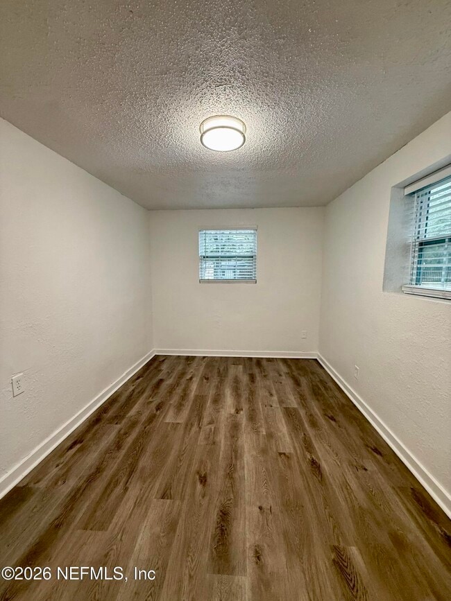 Building Photo - 9554 Ridge Blvd