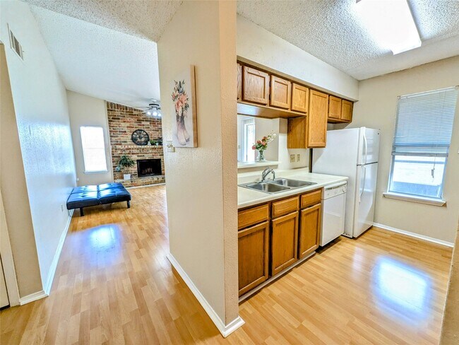 Primary Photo - 10555 Turtlewood Ct