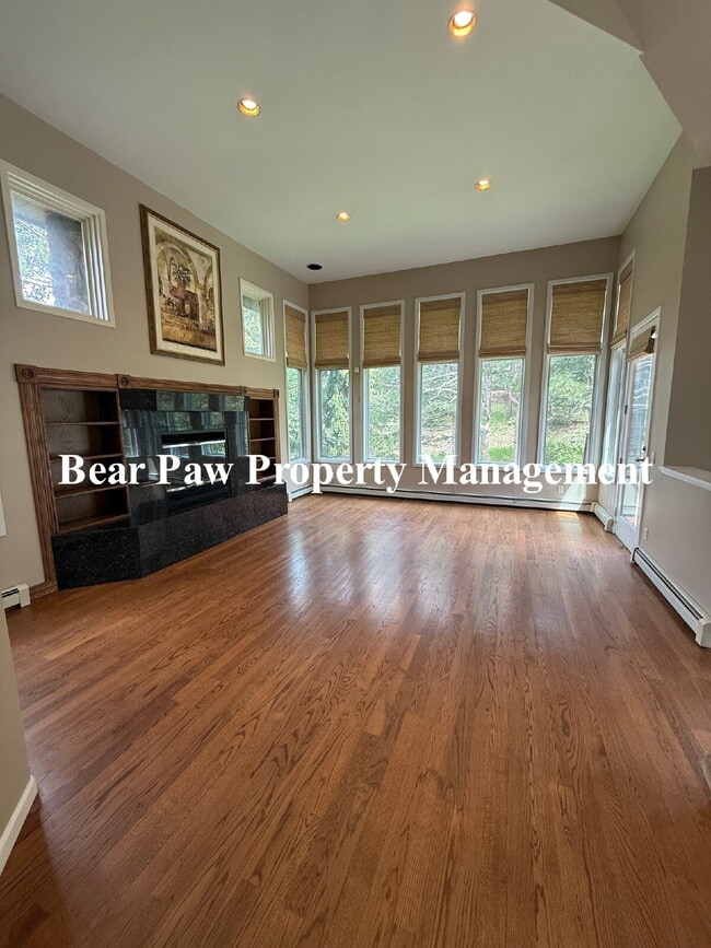 Building Photo - Beautiful Home in Riva Chase!