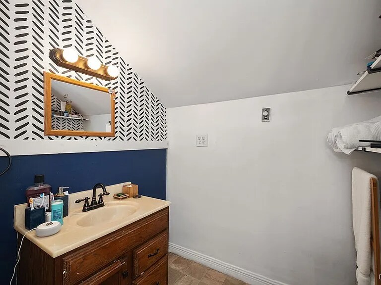 Building Photo - 113 Delmar Pl