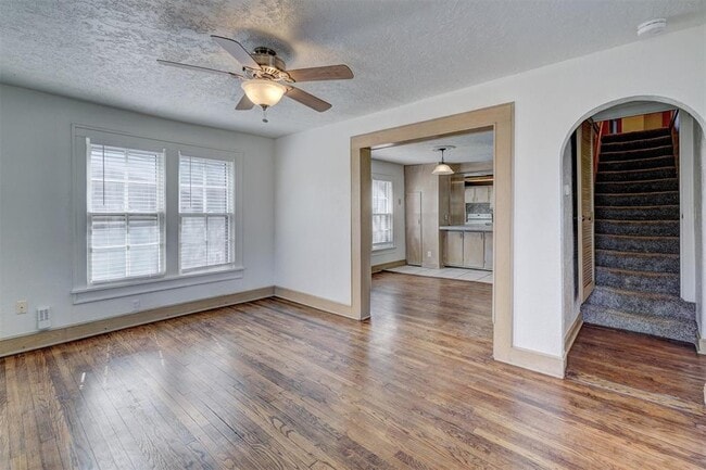 Building Photo - 404 Chautauqua Ave