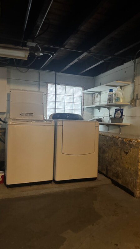 Building Photo - 4129 N Ridgeway Ave