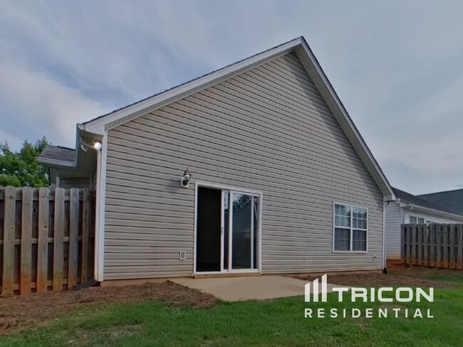 Building Photo - 819 Chablis Dr