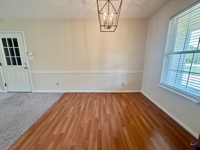 Building Photo - 104 Water Dr