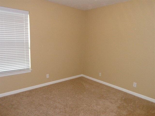 Building Photo - 3720 Southbend Dr