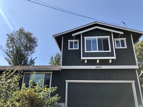 Building Photo - Bellevue Apartment