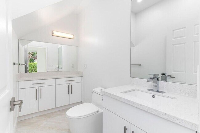 Building Photo - 10879 Handel Pl