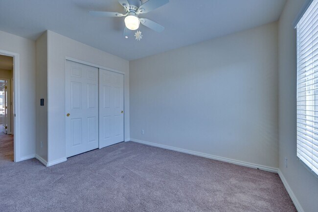 Building Photo - NW 3 bedroom!! Community Pool!! Playground...