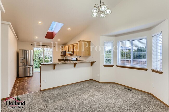 Building Photo - Lovely 3-Bedroom Hillsboro Home with A/C!