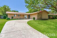 Building Photo - 4725 South Dr W