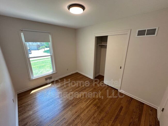 Building Photo - 8216 W 97th St