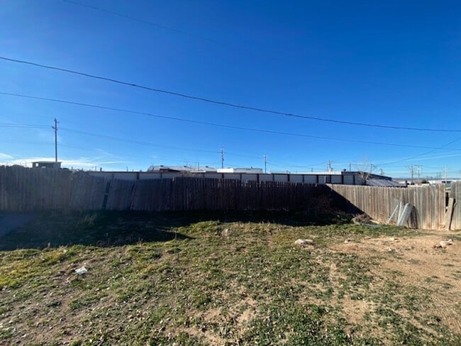 Building Photo - 2 Bedroom, 1 Bathroom Twin Home