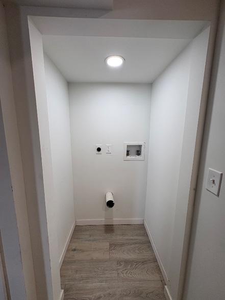 Building Photo - 2104 8th Ave