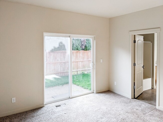 Building Photo - 958 Harbour Ln NE