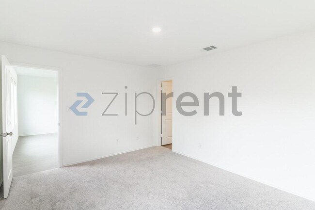 Building Photo - 208 Skyfire St