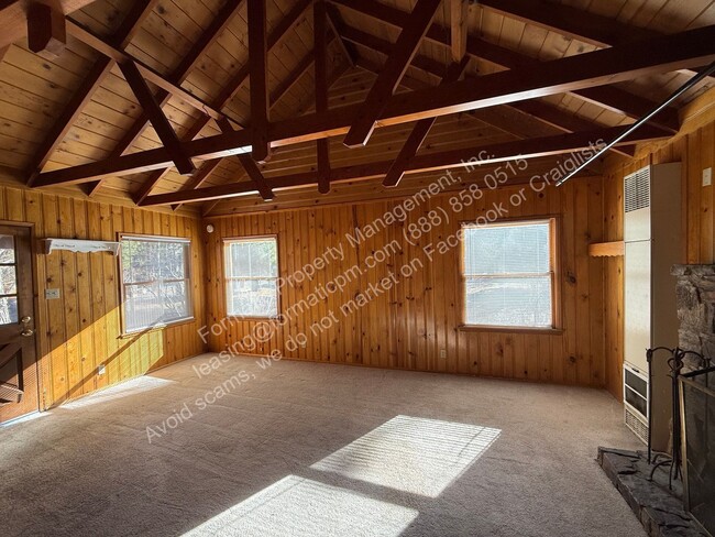 Building Photo - 42460 Fox Farm Rd