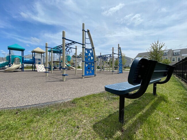 Building Photo - Wren | 3 Bed 2.5 Bath | Garage | 1729 sf | $2831 - $3114 | 8, 9, 10, 12, 14, and 15 month lease t...