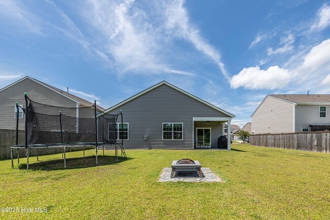 Building Photo - 608 Ava St