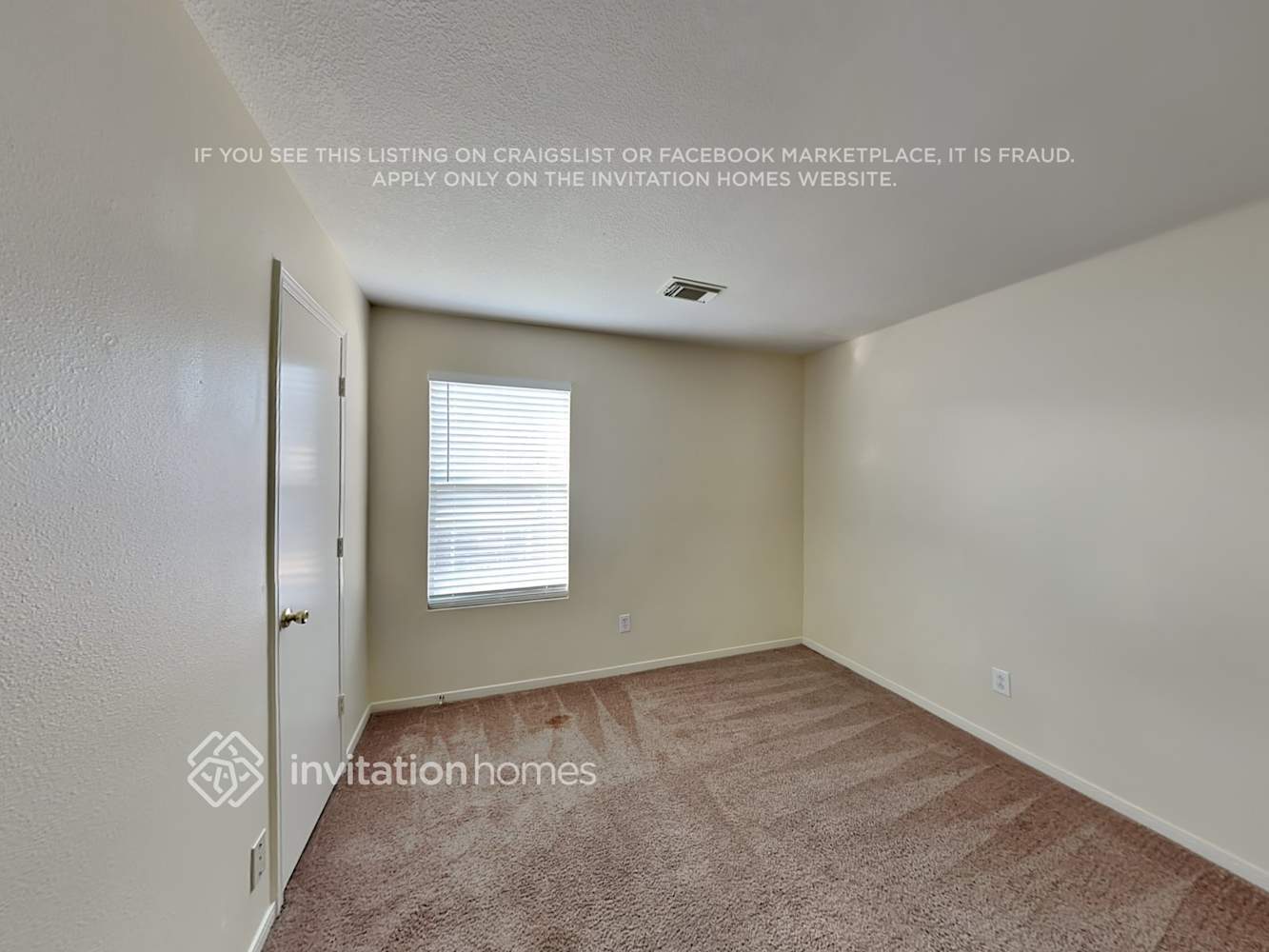 Building Photo - 1818 Day Lily Way