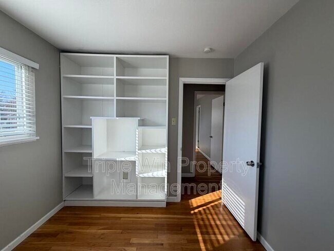 Building Photo - 10191 Mayfair Dr