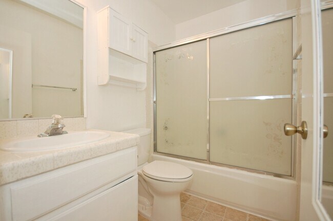 Building Photo - Beautiful 4BR/2.5BA Condo in Tanglewood!!!
