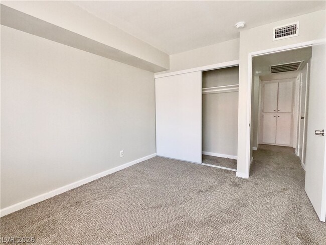 Building Photo - 1405 Vegas Valley Dr