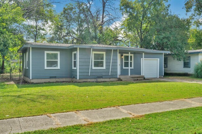 Building Photo - 3262 Kristen Dr