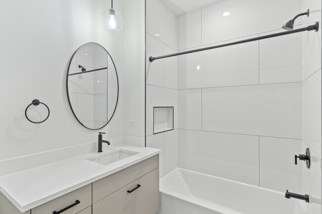 Building Photo - 3140 N Clybourn Ave