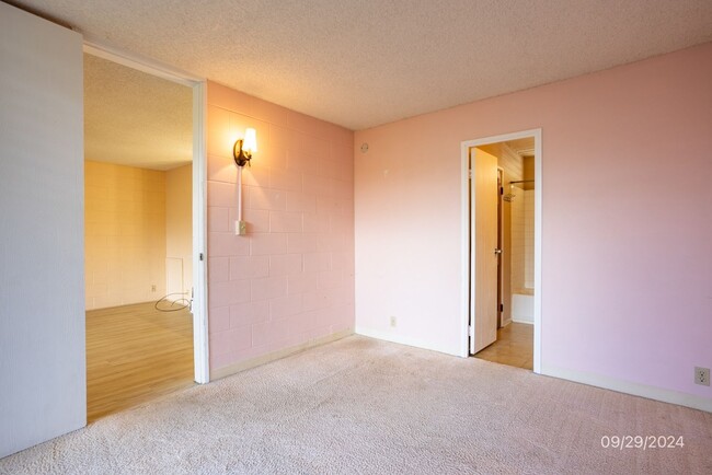 Building Photo - 3br/2ba/2pkg Condo in Waikalani Woodlands ...