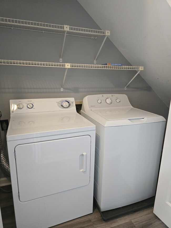 Building Photo - 2808 Shadowbrook Ln