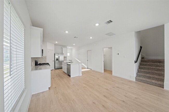 Building Photo - 4307 Camden Lakes St