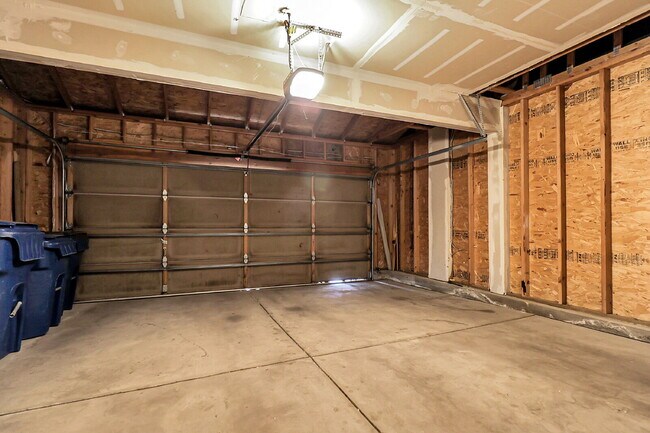 Building Photo - $2,650.00 - 4 Bedrooms, 2.5 Bathrooms, Sin...